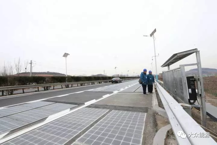 漲知識！高速公路上汽車怎么邊跑邊？