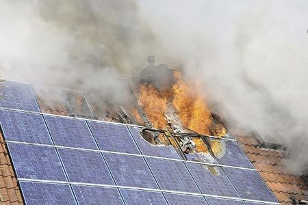 夏天到了 火災(zāi)事故頻發(fā) 光伏電站如何防火？