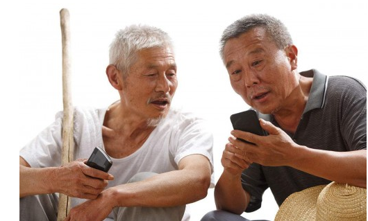 響應(yīng)總理號召，天天學農(nóng)用手機“新農(nóng)具”助力鄉(xiāng)村振興