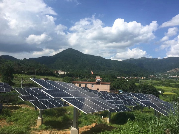 逆勢(shì)上市漲停 這兩家光伏企業(yè)有何秘訣？