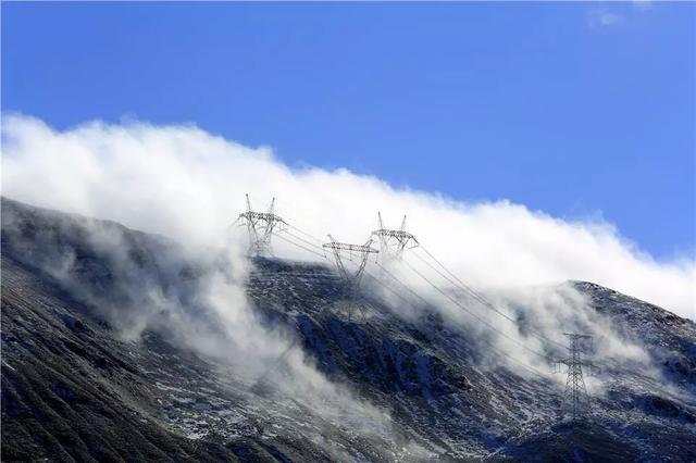 極限挑戰(zhàn)！這條“電力天路”正式投入運(yùn)營