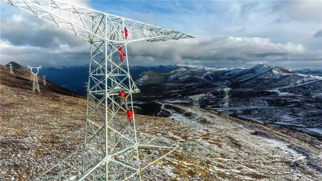 極限挑戰(zhàn)！這條“電力天路”正式投入運(yùn)營