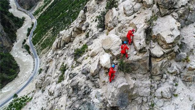 極限挑戰(zhàn)！這條“電力天路”正式投入運(yùn)營