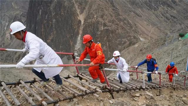極限挑戰(zhàn)！這條“電力天路”正式投入運(yùn)營