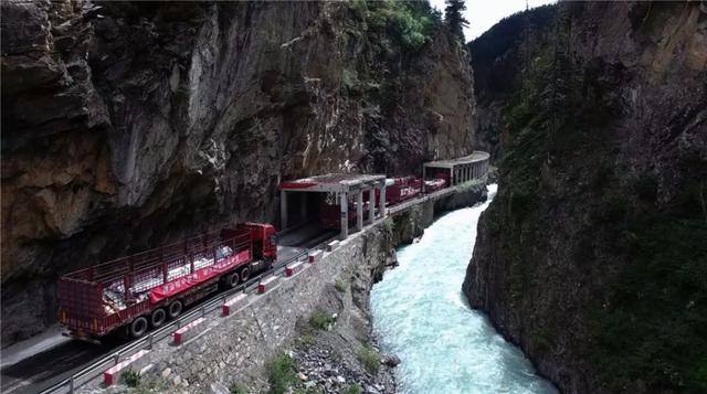 極限挑戰(zhàn)！這條“電力天路”正式投入運(yùn)營
