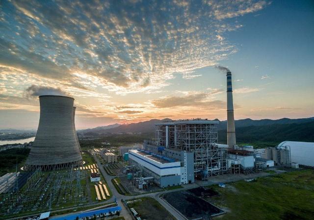 我國的火電廠燃燒一噸的煤礦，能產(chǎn)生多少電量？